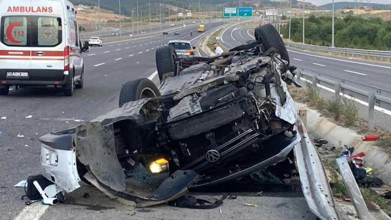 688b08070e2c3c6ca8172936 Kuzey Marmara'da feci kaza! Otomobil yön tabelasına çarptı: 1 ölü, 4 yaralı