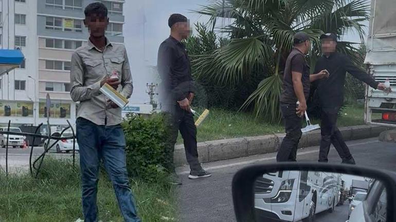 688b210b0e2c3c6ca8172999 Trafikte dehşet! ‘Cam silelim’ diye geliyorlar, zorla kapıyı açıyorlar: Para vermezsen çizerim