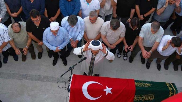 688b2abd0e2c3c6ca8172a0c İmam babanın en acı görevi! Amerika’da ölen oğlunun cenaze namazını kıldırdı