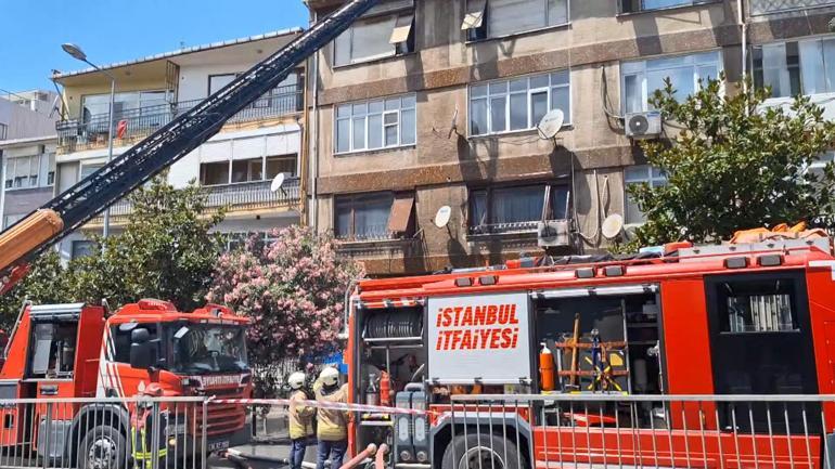 688b6091a24008c540a8957b Üsküdar'da 4 katlı binanın çatısında yangın