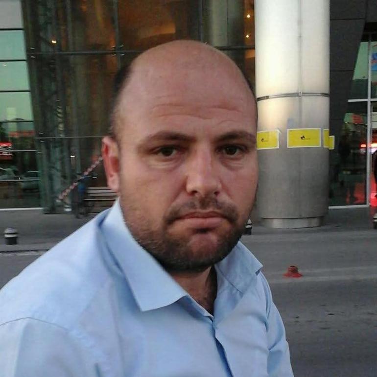 688c6fc4a24008c540a89b1d Ev arkadaşının boğazını keserek öldüren zanlının marketten yumurta aldığı anlar kamerada