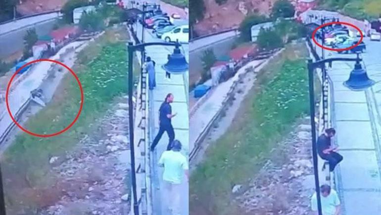 688ca38da24008c540a89c8f Aracını park etmek için manevra yaptı! Otomobil yamaçtan yuvarlandı: 1'i ağır, 5 yaralı