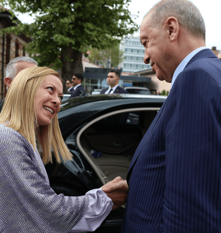 Dolmabahçede kritik zirve: Cumhurbaşkanı Erdoğan, Meloni ve Dibeybeyi kabul etti