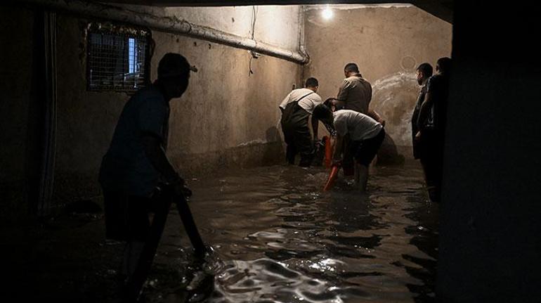 Hasan Olkun, un veterano del intento de golpe de Estado del 15 de julio, cuya casa en Sincan se inundó por las fuertes lluvias, dijo que esta era la tercera inundación de este tipo: 