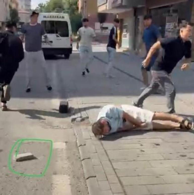 Ubicación: Kayseri... Pelearon en la calle, una persona fue golpeada hasta quedar inconsciente con una piedra.
