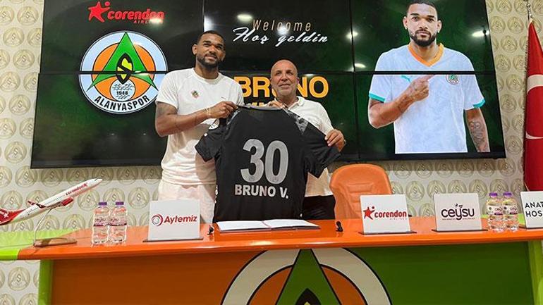 Alanyaspordan yeni transferlere imza töreni