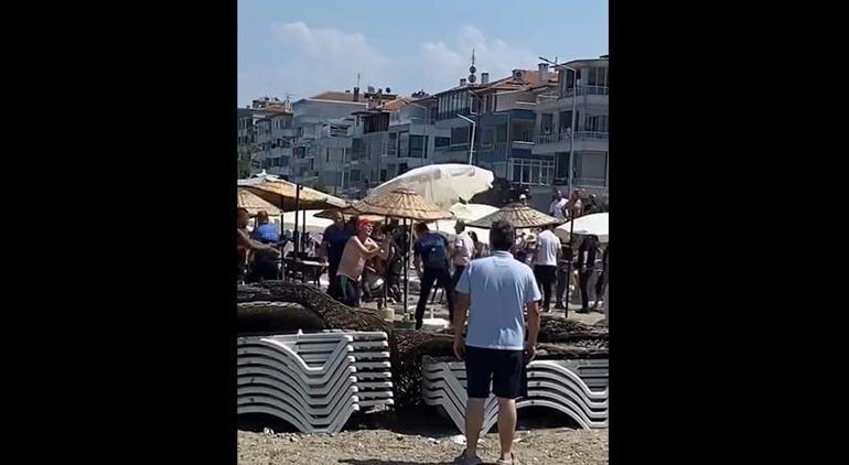 6890d6b1736e83cca7f0c2c3 Halk plajında şezlong parası istediler; zabıta müdahale edince arbede çıktı