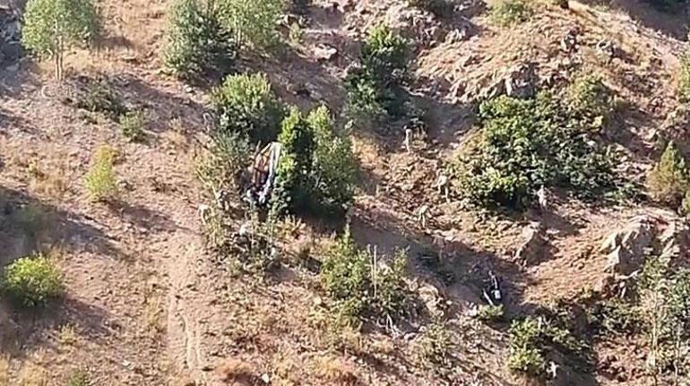 6891a0e50e2c3c6ca8173f0d Sivas'ta işçileri taşıyan minibüs uçuruma yuvarlandı: 3 ölü, 18 yaralı