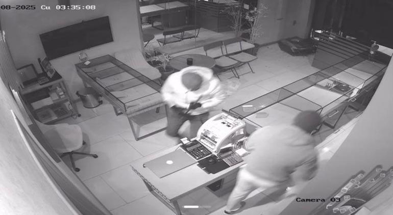 Intentaron robar el joyero se gritaban el uno al otro que no había segura