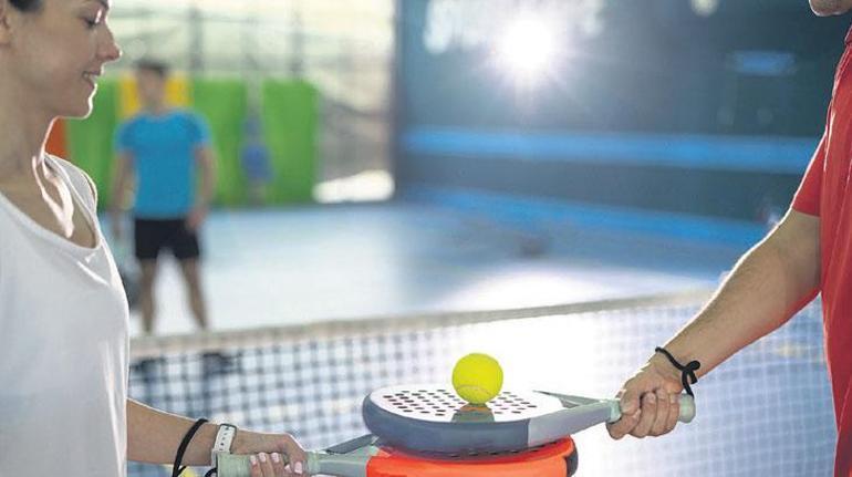 Deniz, kum, raket: Tatili sporla birleştirmek