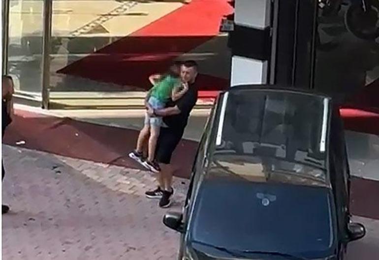 68966d72832cc6235b4b5895 Oto galeride dehşet! 8 yaşındaki çocuk başından vuruldu