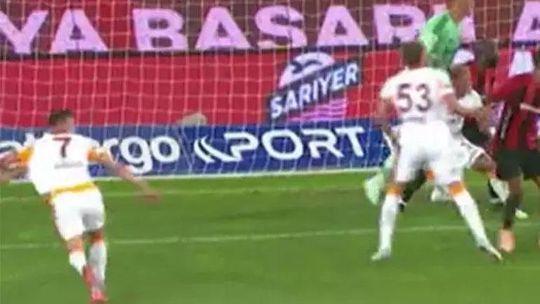 Galatasaray maçında tartışma yaratan penaltı pozisyonları Eski hakemler değerlendirdi: VARa gerek kalmazdı
