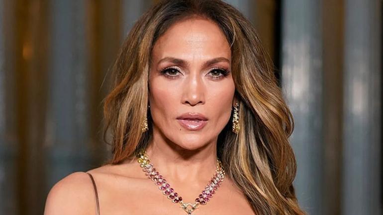 56 yaşında ama 30 gibi görünüyor Herkesin ağzı açık kaldı: Jennifer Lopez’in sırrı ne