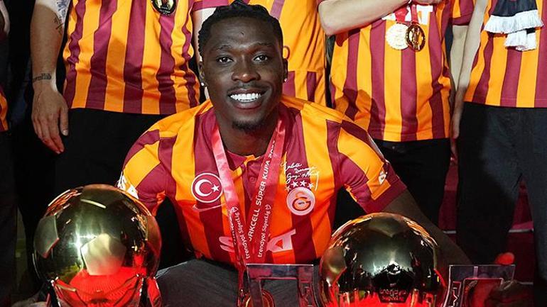 Galatasarayda üç isim yolcu Görüşmeler başladı