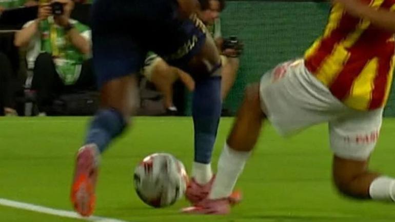 Göztepe - Fenerbahçe maçındaki kırmızı kart ve penaltı kararları doğru mu Elmacık kemiğine gelse kırar