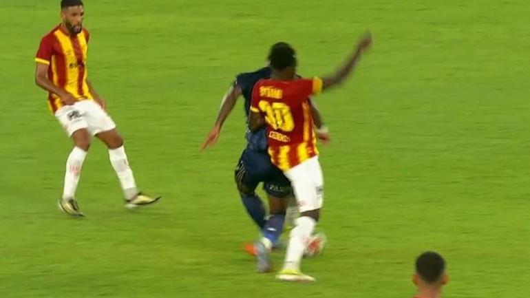 Göztepe - Fenerbahçe maçındaki kırmızı kart ve penaltı kararları doğru mu Elmacık kemiğine gelse kırar