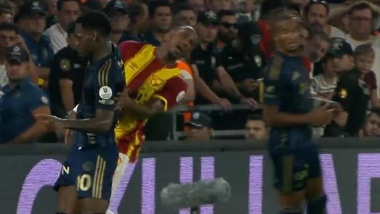 Göztepe - Fenerbahçe maçındaki kırmızı kart ve penaltı kararları doğru mu Elmacık kemiğine gelse kırar