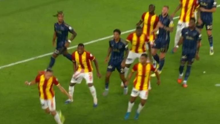 Göztepe - Fenerbahçe maçındaki kırmızı kart ve penaltı kararları doğru mu Elmacık kemiğine gelse kırar