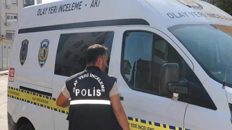 68a21122da6924d710051d0e Cezaevinden çıktı dehşet saçtı! Bıçakla eski sevgilisinin evini bastı: 2 yaralı