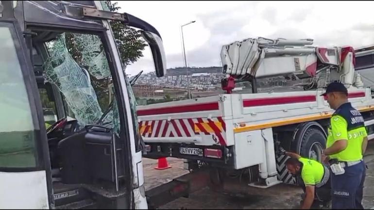 Kuzey Marmara Otoyolunda feci kaza Yolcu otobüsü devrildi: 4 ölü, 20 yaralı