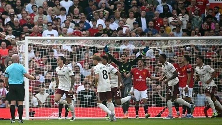 Altay Bayındır, İngilterede topa tutuldu Kaleci olduğundan şüpheliyim