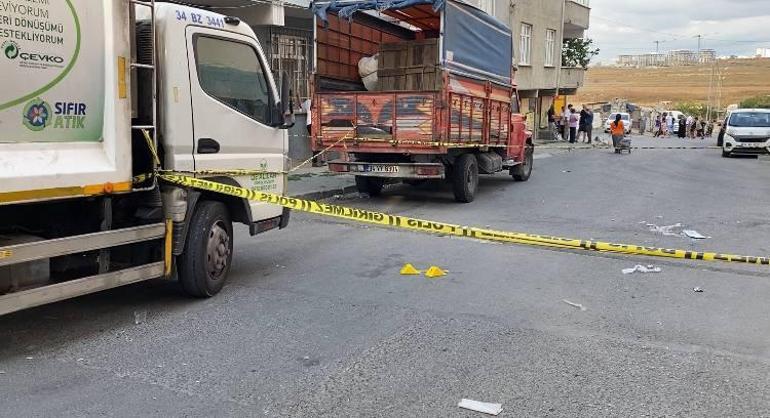 Cinayet anı kamerada Avcılarda komşular arasında yan baktın kavgası: 1 ölü