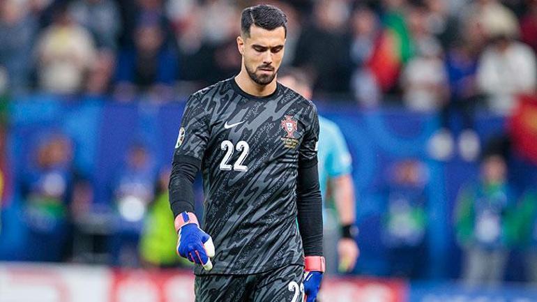 Galatasaraydan çifte transfer bombası Resmi teklif yapıldı, menajeri İstanbul’a gelecek