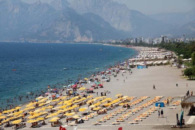 Antalyada denize girenlerde kaşıntı ve yanma şikayetleri arttı Açıklama geldi