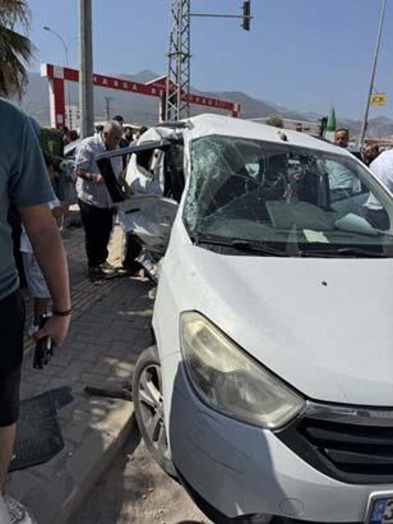 Düğün yolunda facia 3 ölü, 2 yaralı
