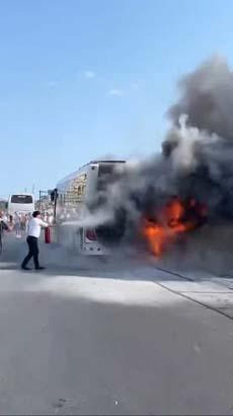 Sultangazide otobüste yangın: Tramvay seferleri durdu