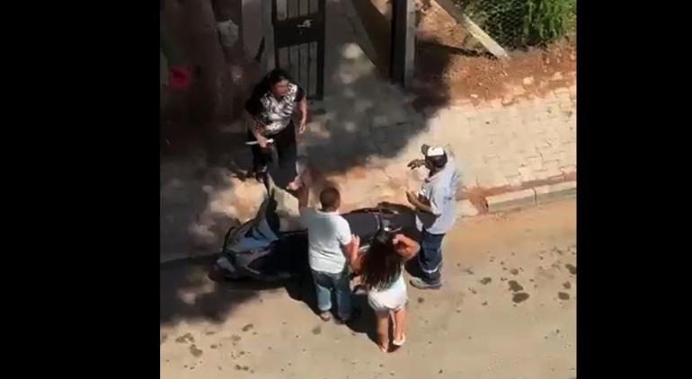 Adanada bir kadın 11 yaşındaki kızını bıçakla kovaladı O anlar anbean kaydedildi