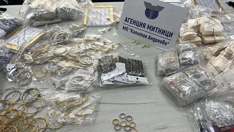 68ad842cfc0725e239a7d266 Gurbetçi ailenin binlerce euroluk planı sınıra takıldı! Valizden çıkanlar şoke etti