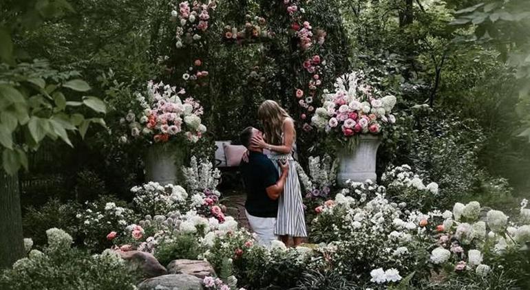 Dünyaca ünlü pop yıldızı Taylor Swift nişanlandı