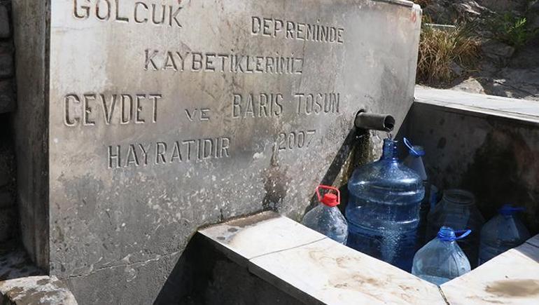 68b42d25a53e2a0b1a97eea6 İzmir'de su kesintisi! Çiğli'de bazı vatandaşlar çeşmede kuyruk oluşturdu