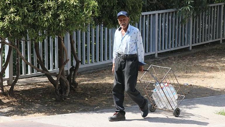 68b42d64a53e2a0b1a97eeab İzmir'de su kesintisi! Çiğli'de bazı vatandaşlar çeşmede kuyruk oluşturdu