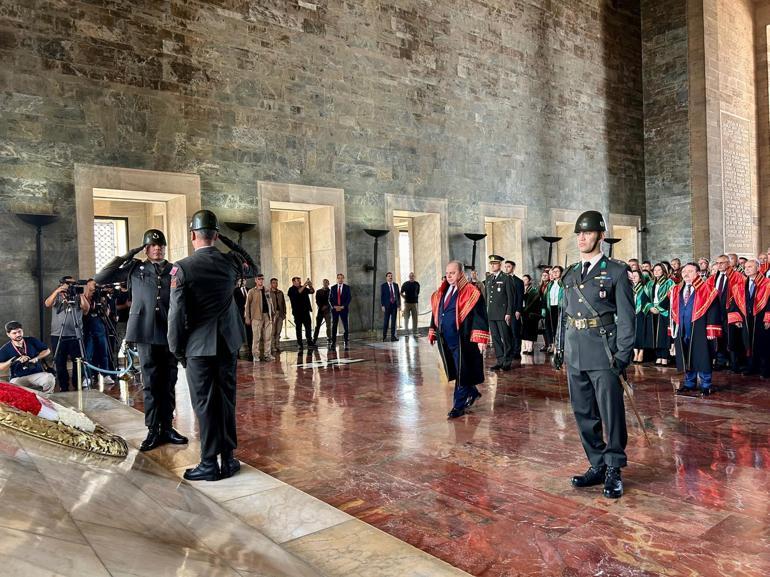 68b55786a53e2a0b1a97f526 Yargıtay üyelerinden adli yıl açılışında Anıtkabir'e ziyaret