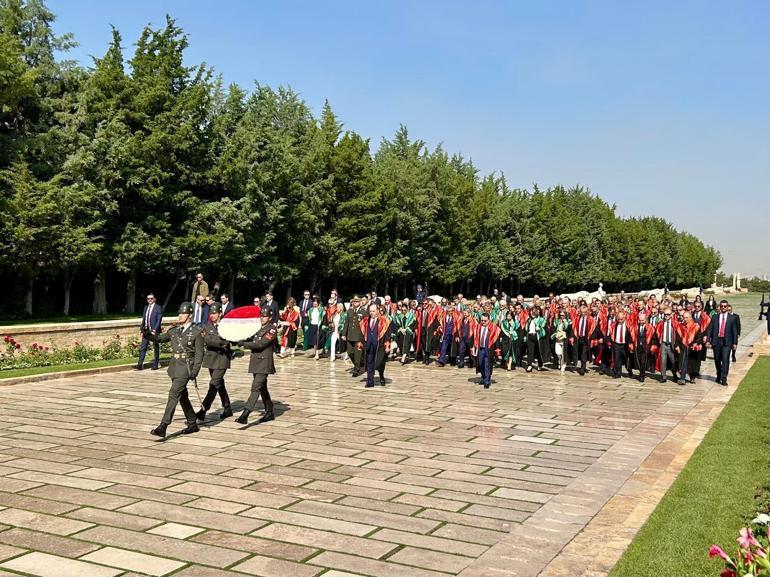 68b55786a53e2a0b1a97f528 Yargıtay üyelerinden adli yıl açılışında Anıtkabir'e ziyaret