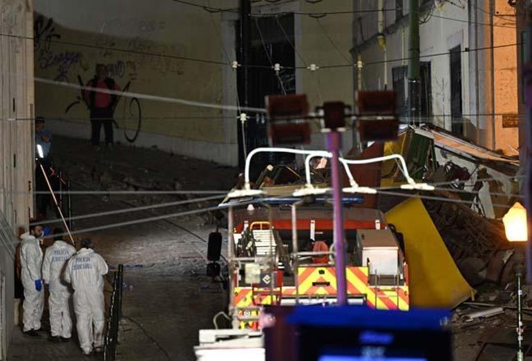 Portekiz’de korkunç kaza: Turistik tramvay raydan çıktı, 15 kişi hayatını kaybetti