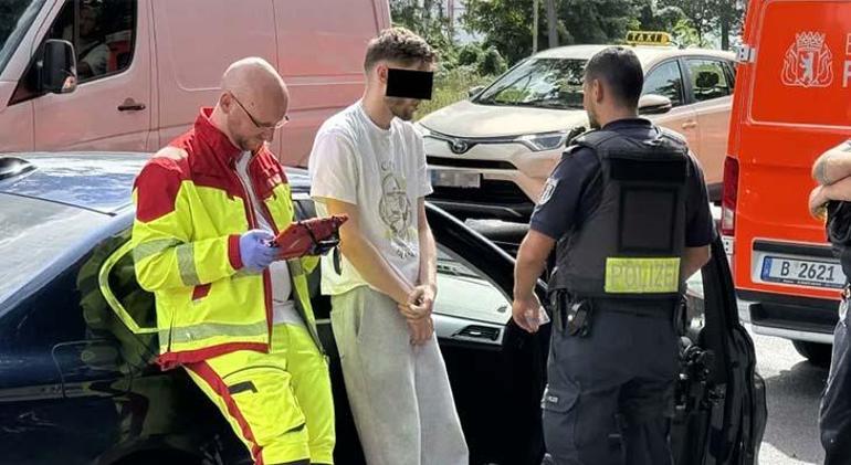Almanyada bir araç kalabalığın arasına daldı: Çok sayıda yaralı var