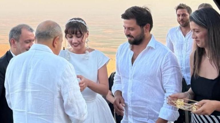 Sevda Erginci vai se casar. Ela ficou noiva do namorado Efe Saydut em Mardin: aqui estão as primeiras fotos desse dia feliz.