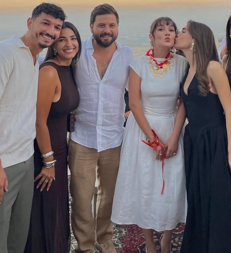 Sevda Erginci vai se casar. Ela ficou noiva do namorado Efe Saydut em Mardin: aqui estão as primeiras fotos desse dia feliz.