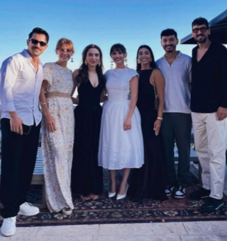 Sevda Erginci vai se casar. Ela ficou noiva do namorado Efe Saydut em Mardin: aqui estão as primeiras fotos desse dia feliz.