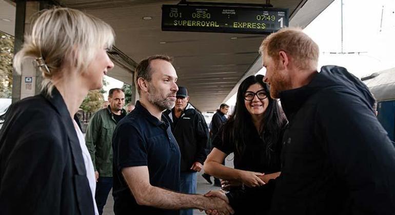 Son dakika...Prens Harryden Ukraynaya sürpriz ziyaret: Savaşın gerçeklerini anlatmalıyız
