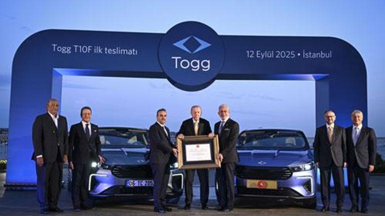 Cumhurbaşkanı Erdoğan Toggun yeni modeli T10Fin direksiyon koltuğunda: İlk teslimat yapıldı