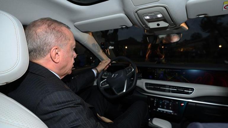 Cumhurbaşkanı Erdoğan Toggun yeni modeli T10Fin direksiyon koltuğunda: İlk teslimat yapıldı