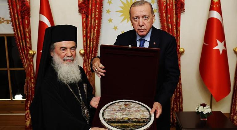 68c5c8312232a99f288b9a67 Cumhurbaşkanı Erdoğan, Kudüs Rum Ortodoks Patriği Giannopoulos'u Dolmabahçe'de kabul etti