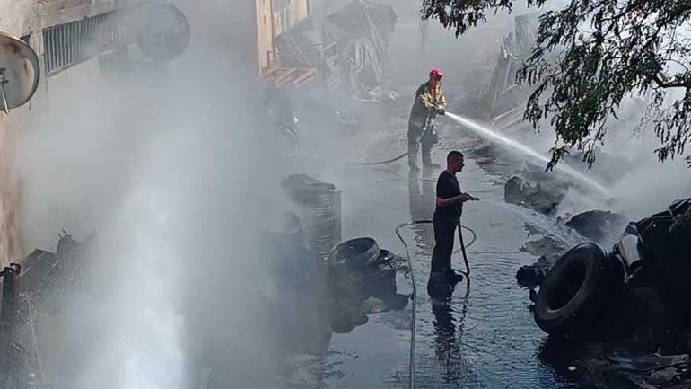 Gökyüzünü siyaha bürüdü İzmirde lastik deposunda yangın