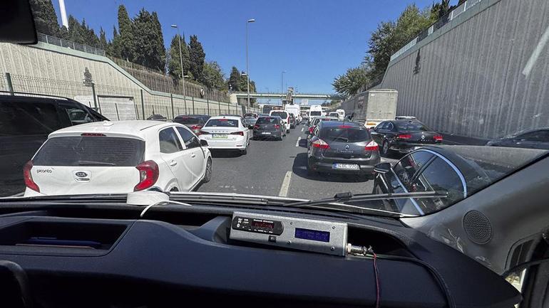 İstanbul trafiğinde yeni dönem Sürücüler Lütfen ambulansa yol ver anonsunu artık radyodan duyacak