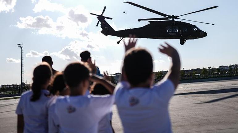 TEKNOFEST’te öğrenciler ilk kez helikopter deneyimi yaşadı