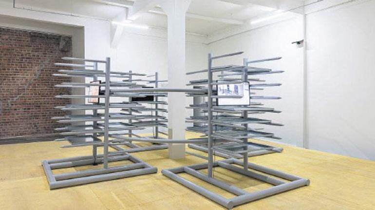 Üç ayaklı kedi ötekilerin bienali